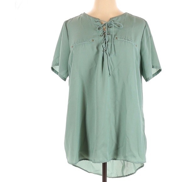 MPH Tops - Pistachio green lace up top size 2X NWT